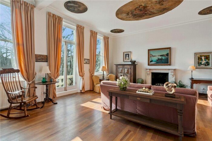 2 Bedroom Flat To Rent In Earls Court Square, Earls Court, London, SW5