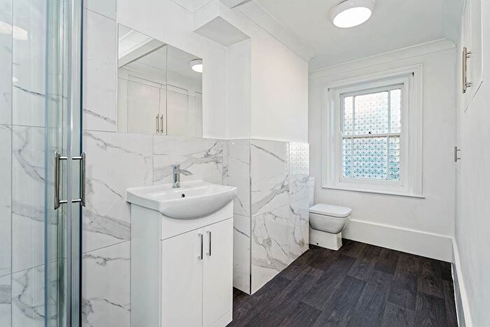 2 Bedroom Flat For Sale In Chandos Square, Sandringham Court, Broadstairs, Kent, CT10