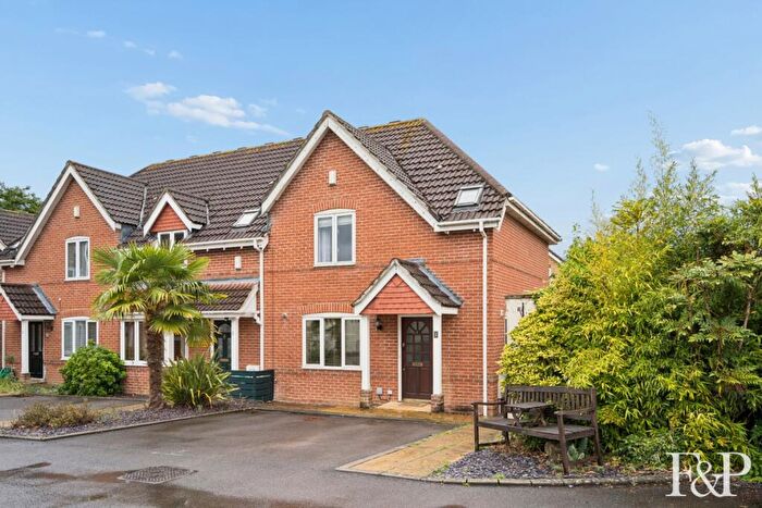 3 Bedroom End Of Terrace House For Sale In Carpenters Close, Woodley, RG5