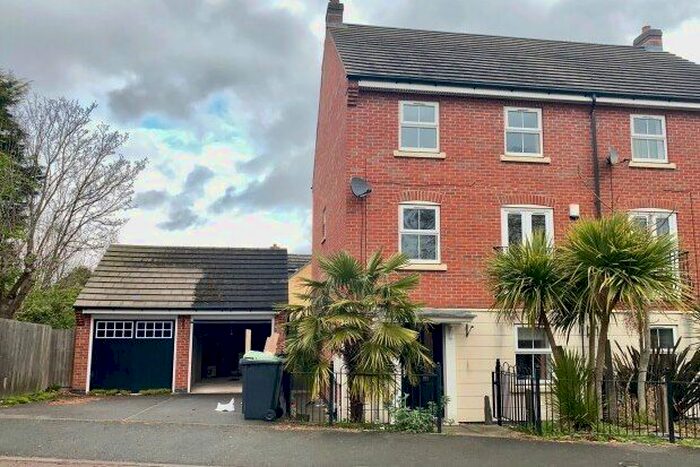 4 Bedroom Town House To Rent In Alderman Close, Nottingham, NG9
