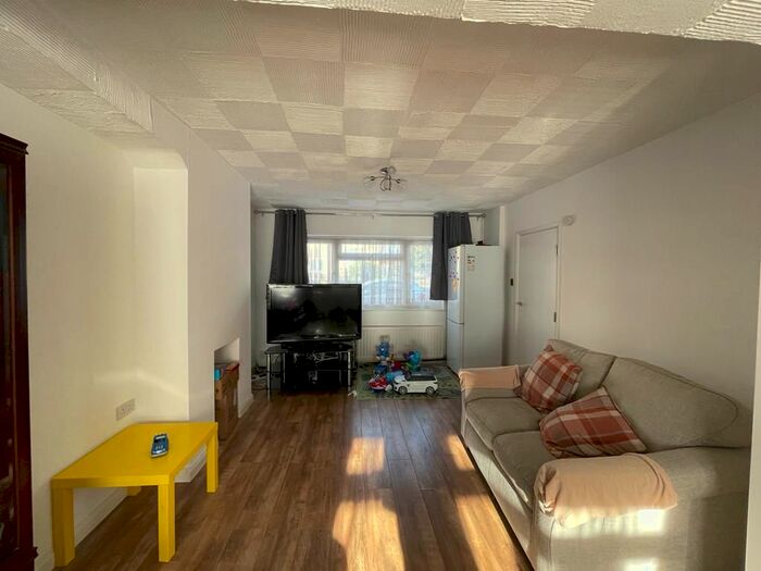 4 Bedroom Terraced House To Rent In Shafter Road, Dagenham RM10