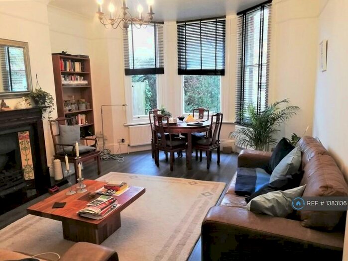 1 Bedroom Flat To Rent In Surbiton Hill Park, Surbiton, KT5