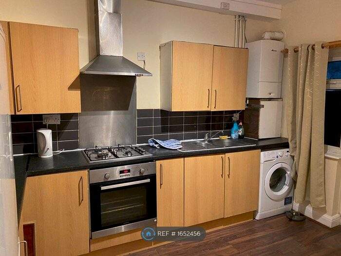 5 Bedroom Detached House To Rent In Edenvale Road, Mitcham, CR4