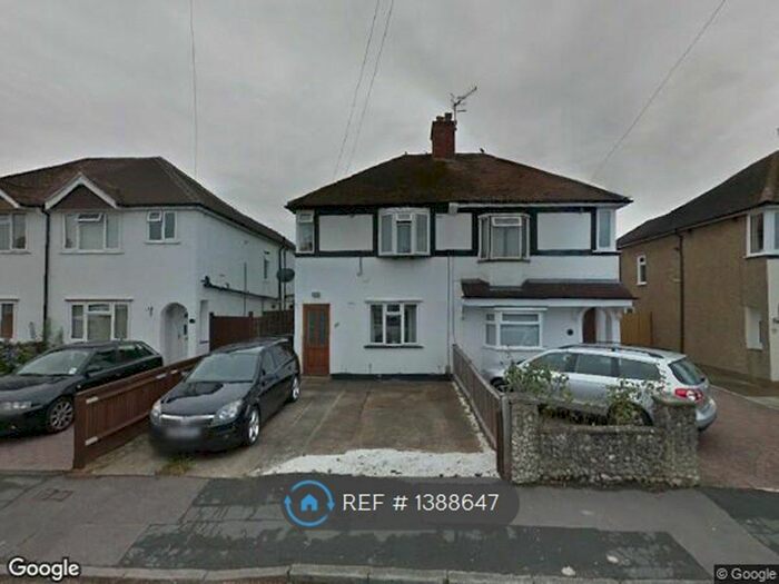 2 Bedroom Flat To Rent In Hanworth Road, Redhill, RH1