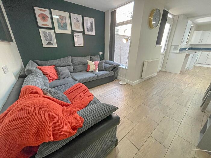 6 Bedroom Terraced House To Rent In Albert Edward Road, L7