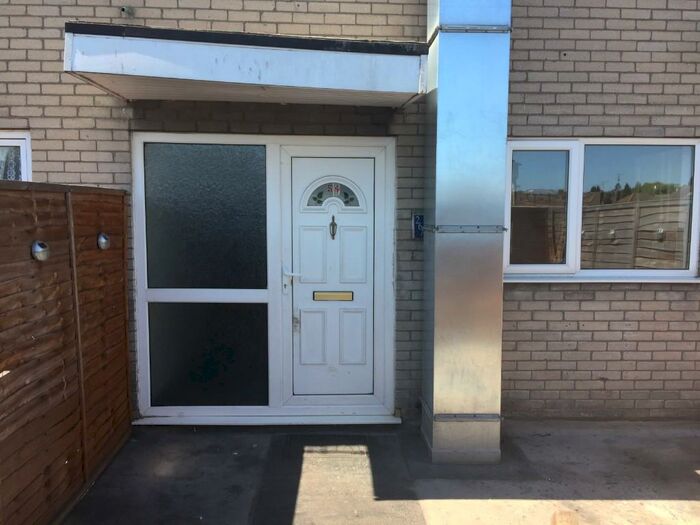 3 Bedroom Flat To Rent In Sundon Park Parade, Luton, Bedfordshire, LU3