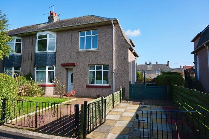 2 Bedroom Flat To Rent In Crewe Road West, Granton, Edinburgh, EH5
