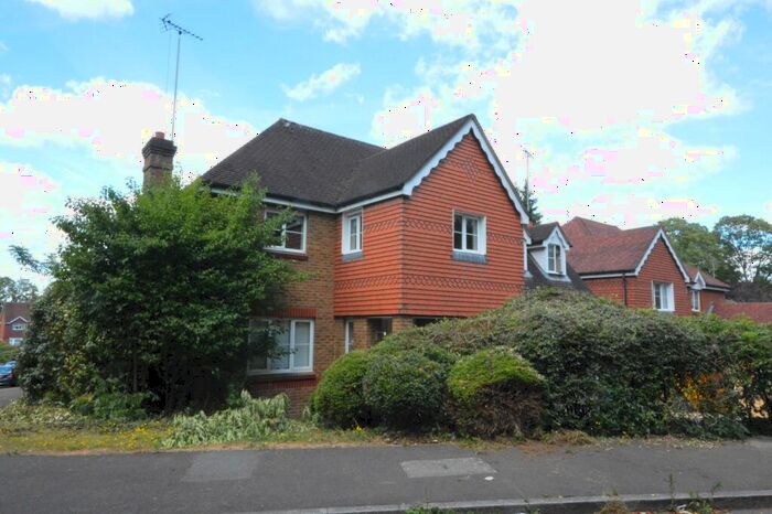 5 Bedroom Detached House To Rent In Green Lane, Leatherhead, Surrey., KT22