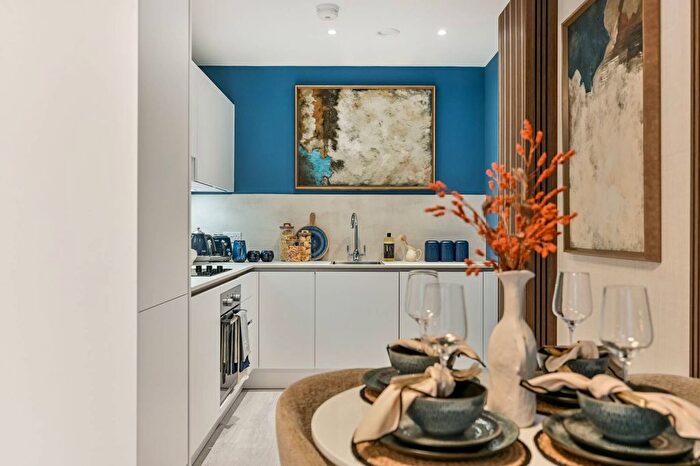 2 Bedroom Flat For Sale In Hayes Village, Hayes, UB3