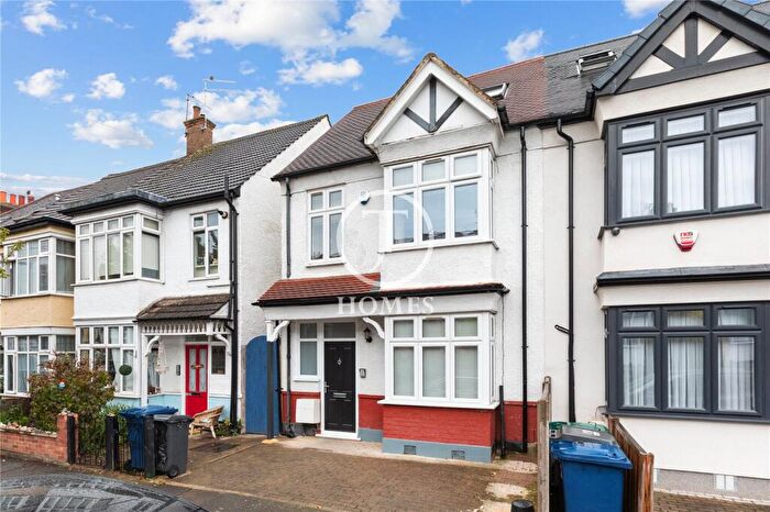 4 Bedroom Semi Detached House For Sale In Albert Road, London, NW4