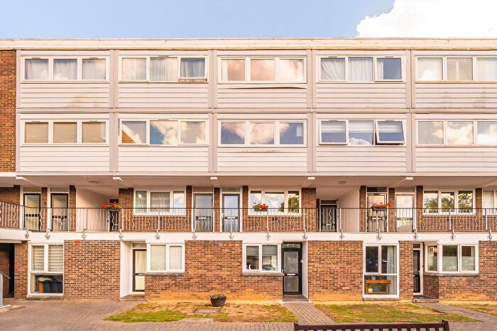 2 Bedroom Flat To Rent In Fairlea Place, Ealing, W5