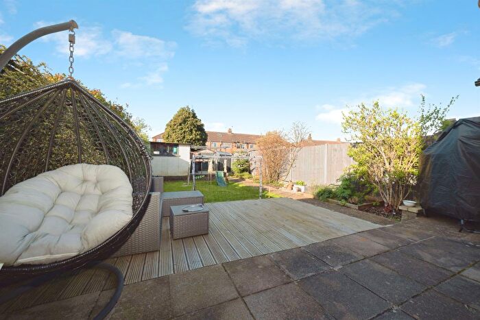 3 Bedroom Semi Detached House For Sale In Ancaster Avenue, Hull, HU5