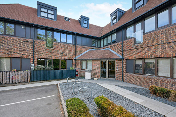 1 Bedroom Flat For Sale In Oxford Road, Stokenchurch, High Wycombe, HP14