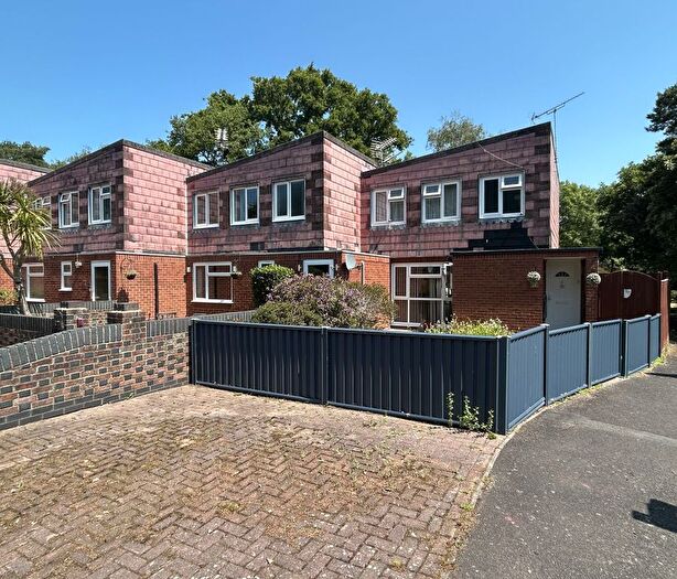 3 Bedroom End Terrace House For Sale In Falconer Court, Holbury, SO45