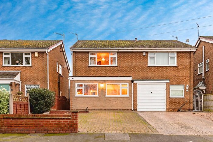 3 Bedroom Semi Detached House For Sale In Vicarage Close, Nottingham, NG5