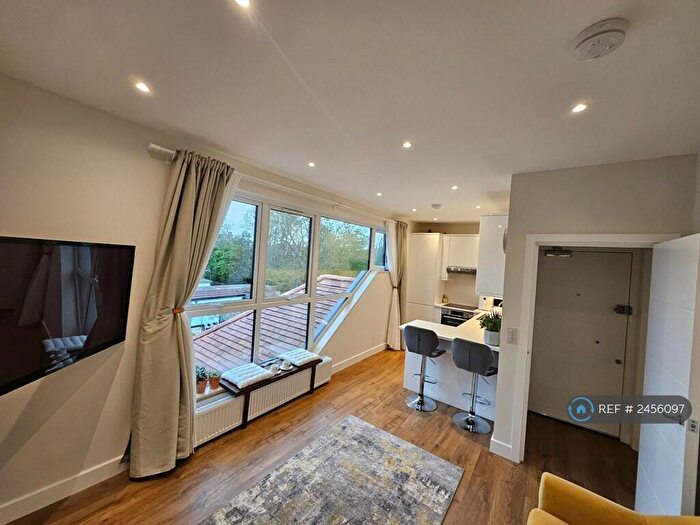1 Bedroom Flat To Rent In Friern Park, London, N12