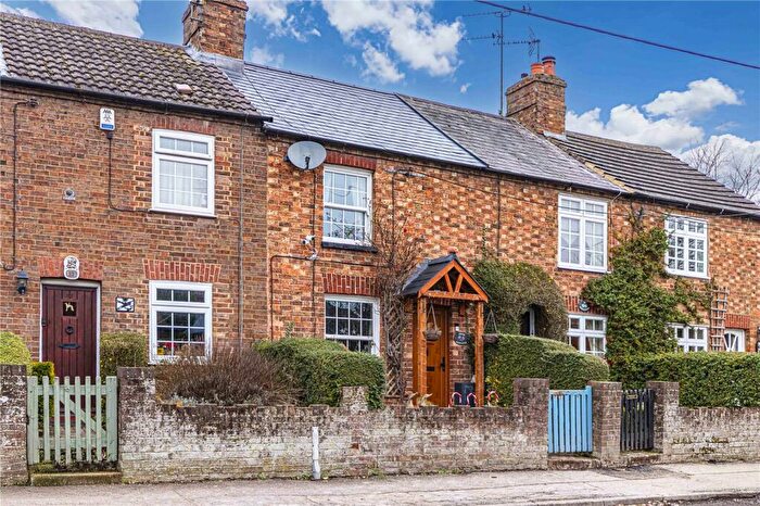 2 Bedroom Terraced House For Sale In Church Road, Totternhoe, Bedfordshire, LU6