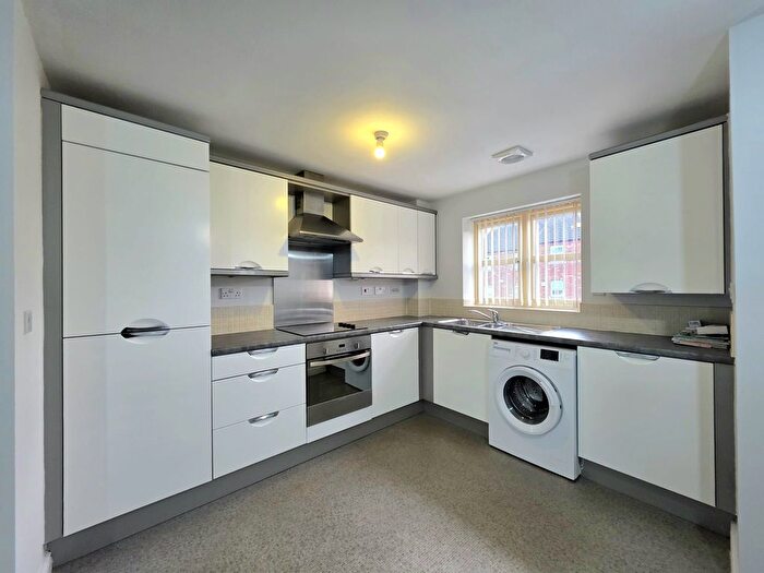2 Bedroom Flat To Rent In Daycroft, Barnsley, S71