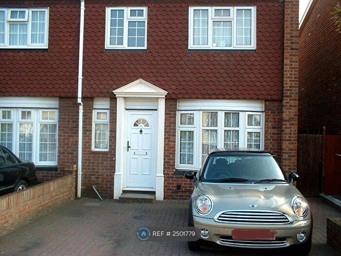 3 Bedroom Semi-Detached House To Rent In Marston Road, Ilford, IG5
