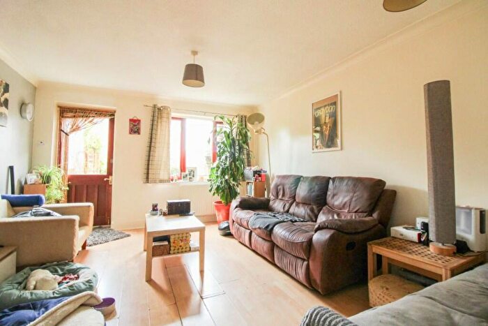 2 Bedroom Flat To Rent In Canal Walk, London, CR0
