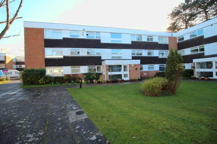 3 Bedroom Flat To Rent In Northdown Road, Shirley, Solihull B91