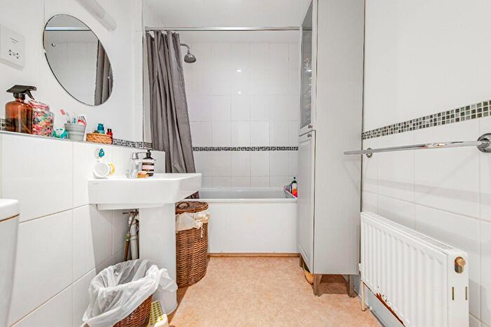 2 Bedroom Flat For Sale In Cawnpore Street, London, SE19