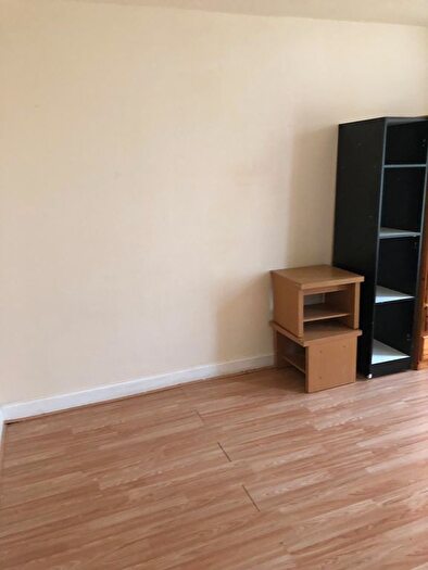 3 Bedroom Semi-Detached House To Rent In Leagrave Road, Luton, LU3