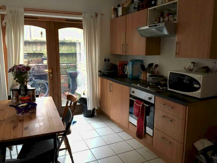 6 Bedroom House To Rent In Church Grove, Lenton, Nottingham, Nottinghamshire, NG7