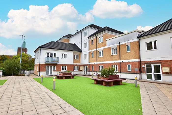 2 Bedroom Flat For Sale In Ley Farm Close, Watford, WD25