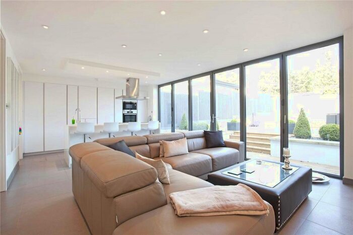 4 Bedroom Semi-Detached House To Rent In Sunnyfield, Mill Hill, NW7