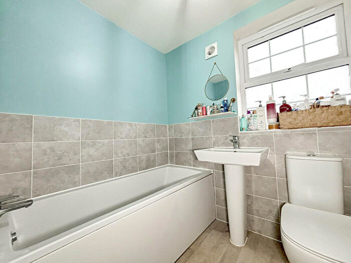 4 Bedroom Detached House For Sale In Great Hall Drive, Bury St. Edmunds, IP32