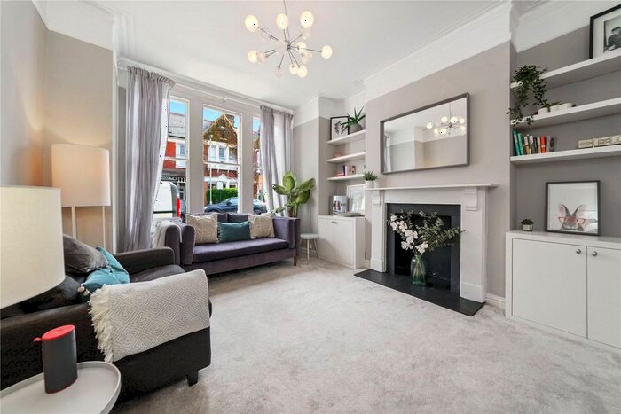 2 Bedroom Flat To Rent In Yukon Road, Clapham South, London, SW12