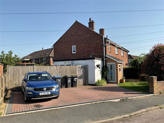 3 Bedroom Semi-Detached House For Sale In Molland Lea, Ash, Canterbury, Kent, CT3