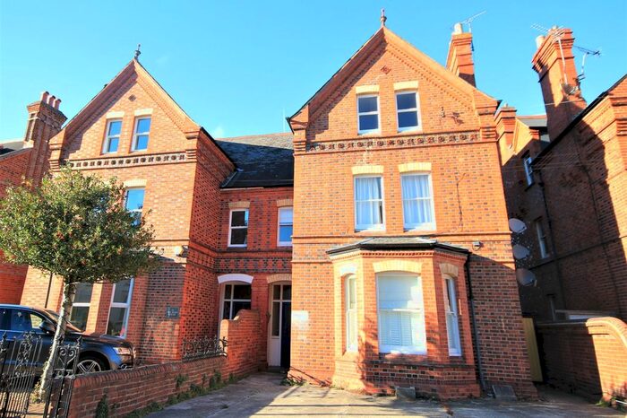 1 Bedroom Flat To Rent In Castle Crescent, Reading, Berkshire, RG1