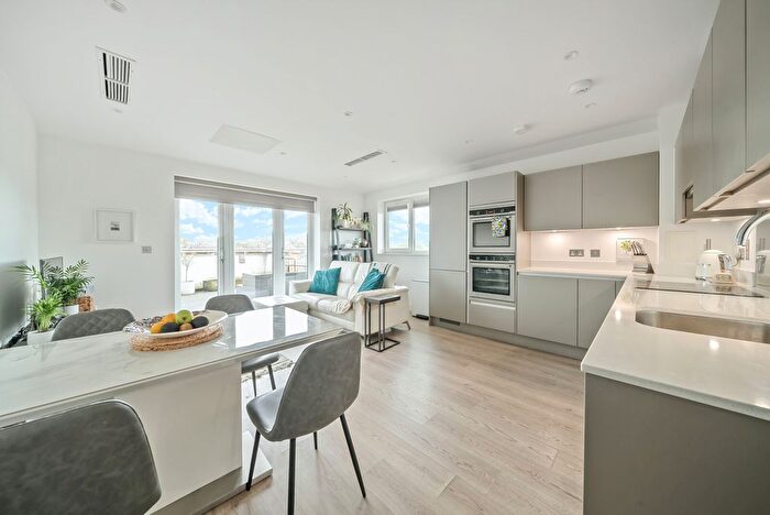 2 Bedroom Flat For Sale In Flambard Way, Godalming, GU7