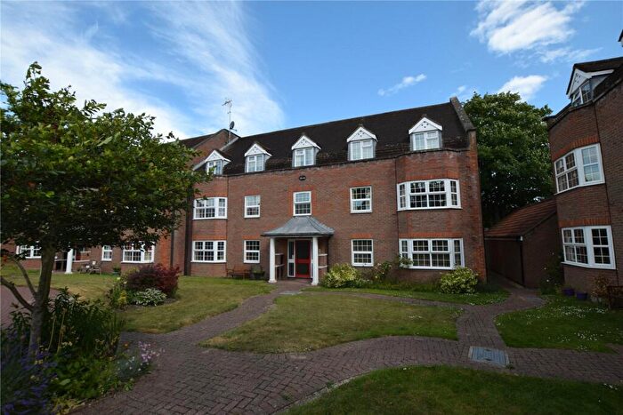 2 Bedroom Apartment To Rent In York Mews, Alton, Hampshire, GU34