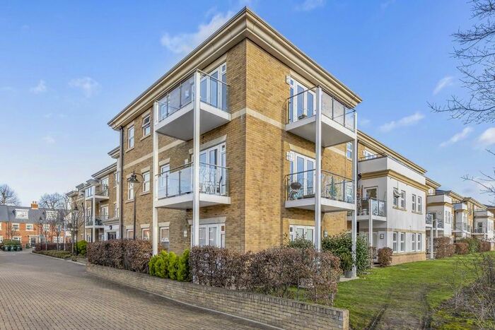 2 Bedroom Flat To Rent In Dyas Road, Sunbury-On-Thames, TW16