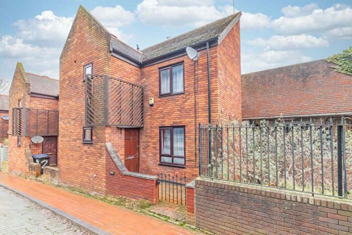2 Bedroom End Of Terrace House For Sale In Gas Street, Canterbury, Kent, CT1