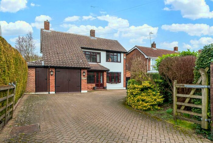 3 Bedroom Detached House For Sale In Henley Street, Luddesdown, Cobham, DA13