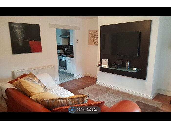 2 Bedroom End Of Terrace House To Rent In Barnsley Road, Wakefield, WF4