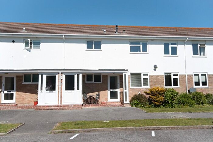 2 Bedroom Apartment For Sale In Overstrand Crescent, Milford On Sea, SO41