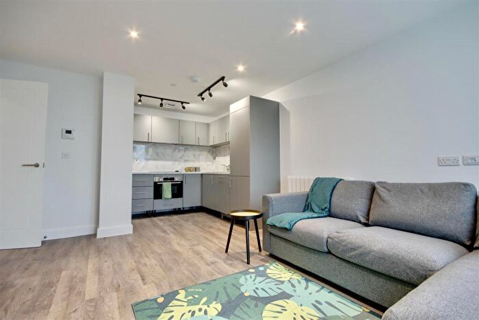 1 Bedroom Flat To Rent In Brunel House, The Hard, Portsmouth, PO1