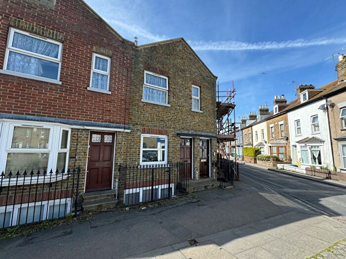 1 Bedroom Flat To Rent In Church Street, St. Peters, Broadstairs, CT10