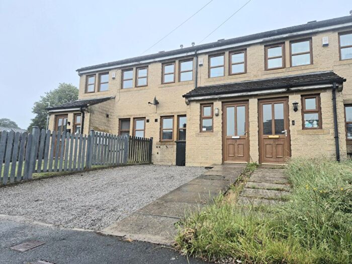3 Bedroom House To Rent In Littlemoor Road, Halifax, HX2