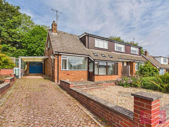 5 Bedroom Semi-detached Bungalow For Sale In Chantry Road, East Ayton, Scarborough, YO13