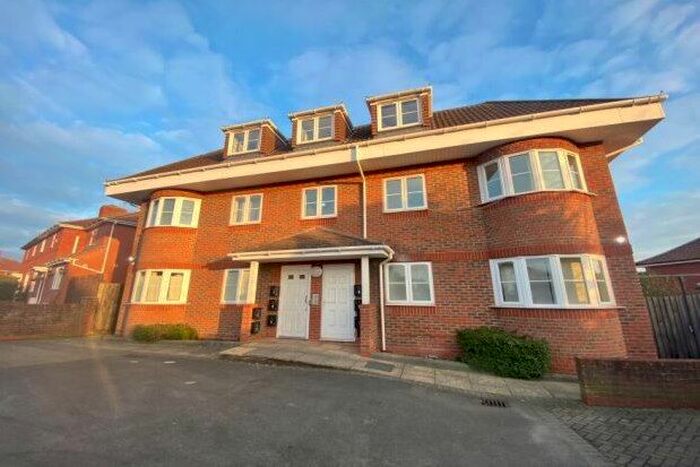 2 Bedroom Flat To Rent In Beaumont Court, Bristol, BS7