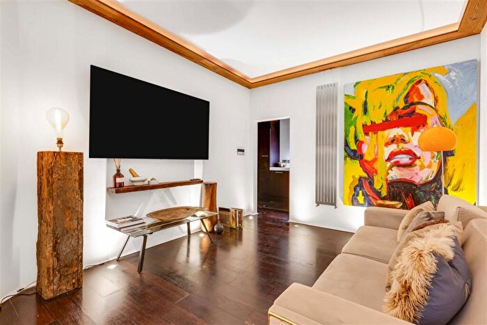 2 Bedroom Flat To Rent In Prince Of Wales Drive, SW11