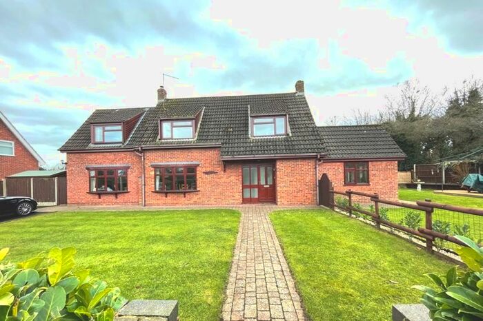 4 Bedroom Detached House For Sale In Thorpe Road, Haddiscoe, Norwich NR14