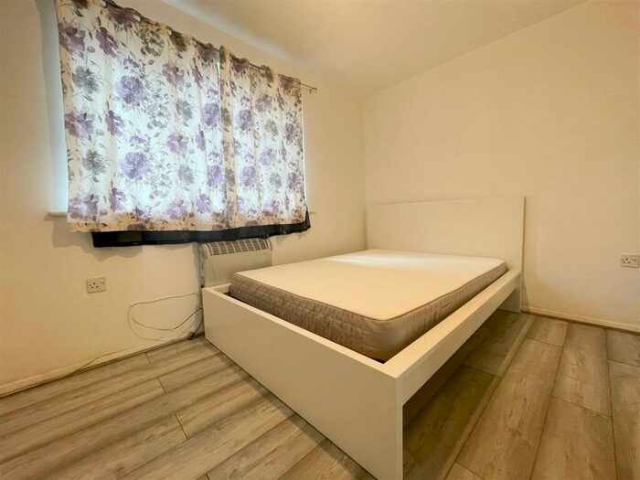 1 Bedroom Flat To Rent In Conway Gardens, Grays, RM17