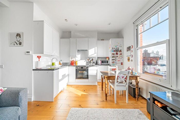 1 Bedroom Flat For Sale In Harold Road, Crouch End, N8